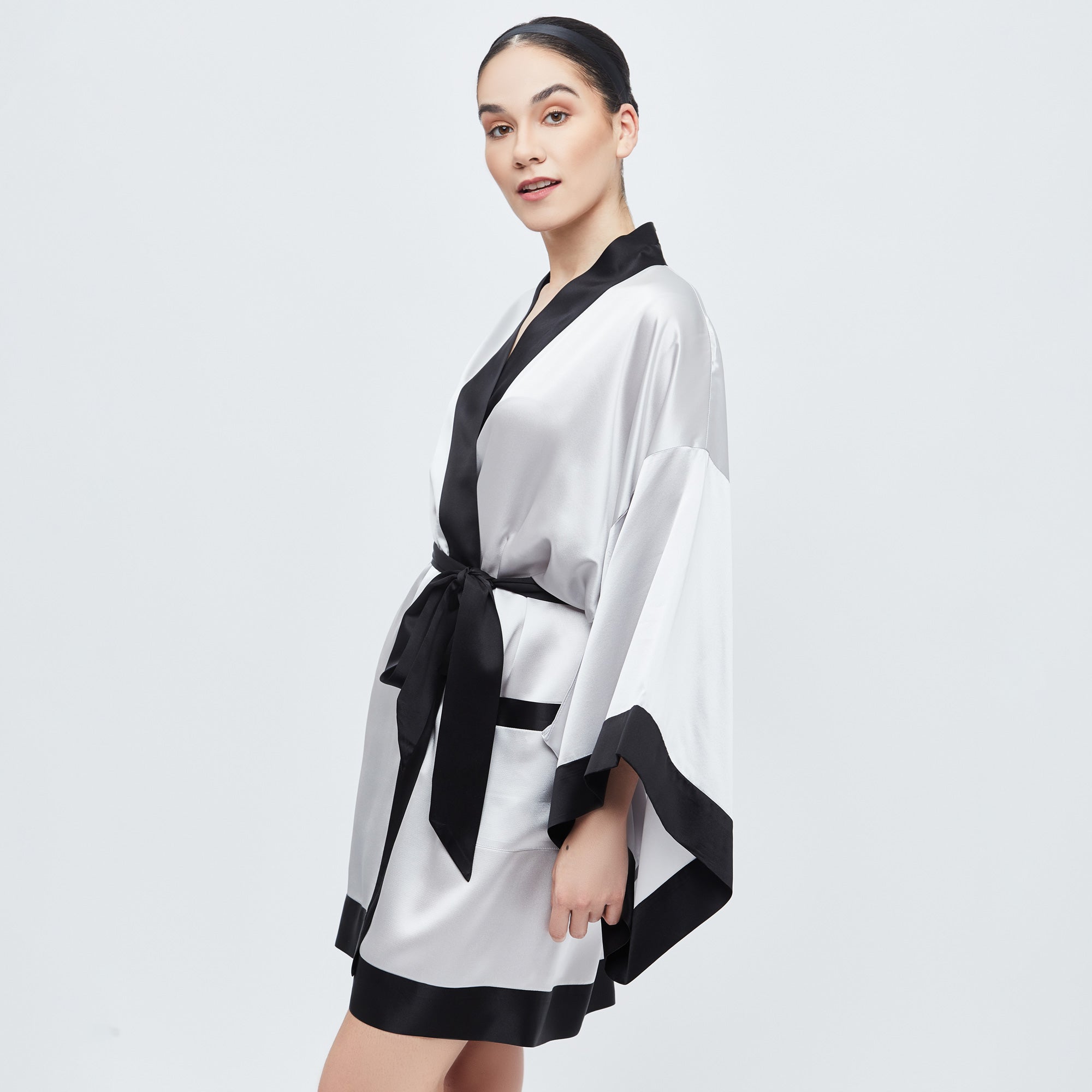 The Geisha Robe - Silver with Black Trim